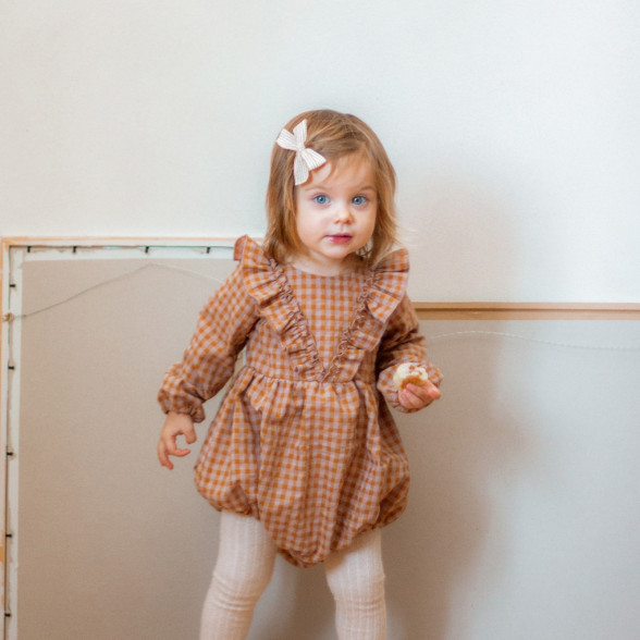 Rūtains romperis ar volāniem