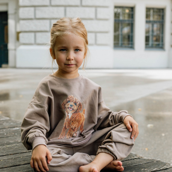 Oversize džemperis ar pūdeļa apdruku - brūns